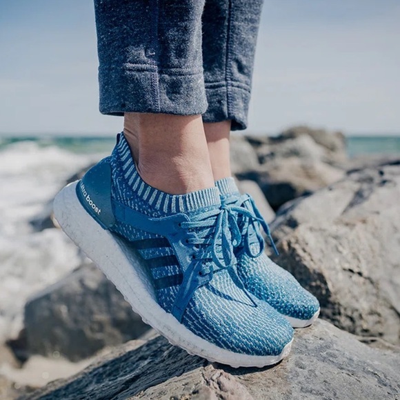 Adidas Parley Ultraboost running shoes - Picture 2 of 8